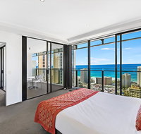 SeaBreeze Holidayz on Cavill Ocean View - Accommodation Yamba
