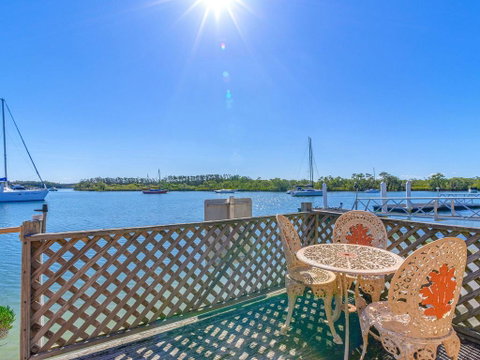 Seachange -Waterfront - Accommodation Yamba 3