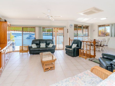Seachange -Waterfront - Accommodation Yamba 1