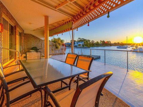 Seachange -Waterfront - Accommodation Yamba 0