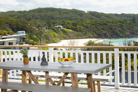 Seal Rocks Beach House ....Sugarloaf - Accommodation Yamba 2