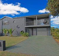 Seaside Escape - at Jones Beach swimming pool - Accommodation Yamba