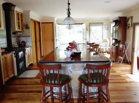 Shakespeare's Wilderness Chalet - Accommodation Yamba 2