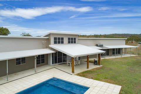 Skyline Farm House - Accommodation Yamba 0