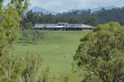 Skyline Farm House - Accommodation Yamba 1