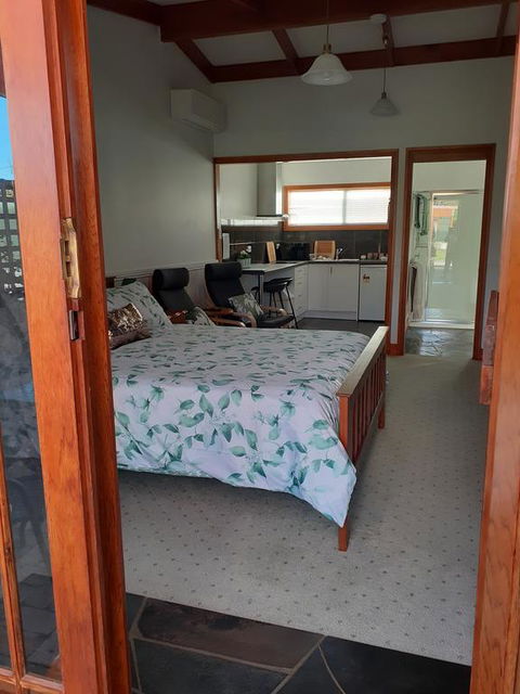 Sleepy Hollow Hideout (Hidout 2) - Accommodation Yamba 3