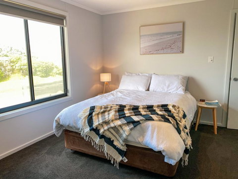 Smart Beach House @ Pelican Point - Accommodation Yamba 2