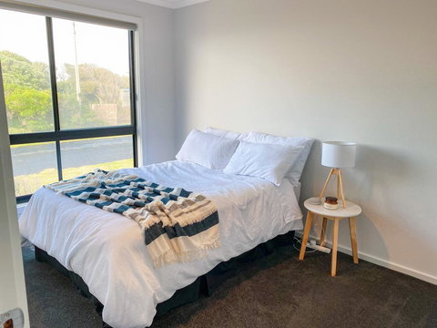 Smart Beach House @ Pelican Point - Accommodation Yamba 3