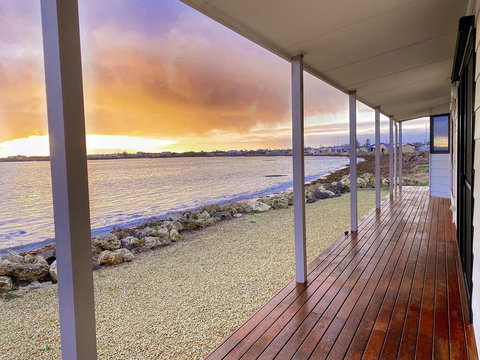 Smart Beach House @ Pelican Point - Accommodation Yamba 0