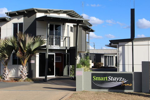 Smart Stayzzz Inns - Accommodation Yamba 0