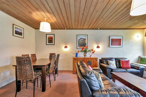 Snowgums 06 - Accommodation Yamba 2