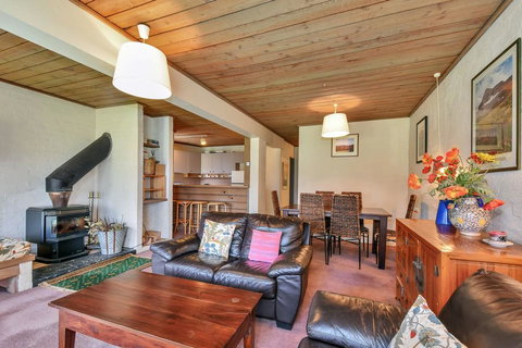 Snowgums 06 - Accommodation Yamba 1