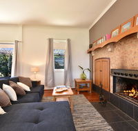 Somerville Wines Farmstay in Broke super cute house on working farm. Walk for miles. - Accommodation Yamba