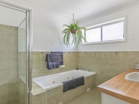 Sounds By The Sea - Open Plan Living, Metres To Beach - Accommodation Yamba 3