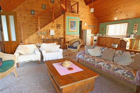 South Sussex's Blue Cottage - Accommodation Yamba 2