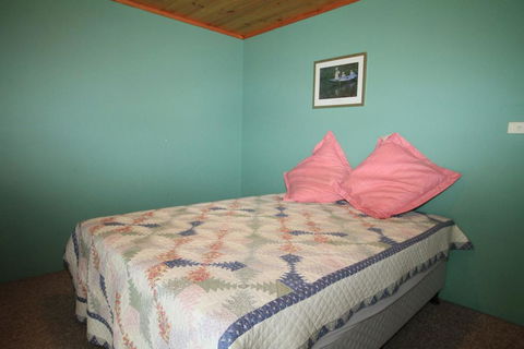 South Sussex's Blue Cottage - Accommodation Yamba 3