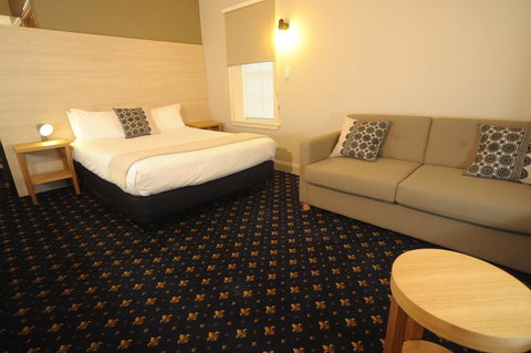 Sovereign Hill Hotel - Accommodation Yamba 2