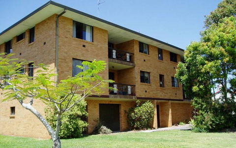 Spacious 2 Bedroom Beach Side Apartment - Close To Shopping Centre With Coles, Health Food Shop, Sushi, Pizza, Cafes, Hairdresse - Accommodation Yamba 1
