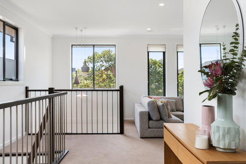 Spacious 4-Bed House With Parking And Backyard - Accommodation Yamba 1