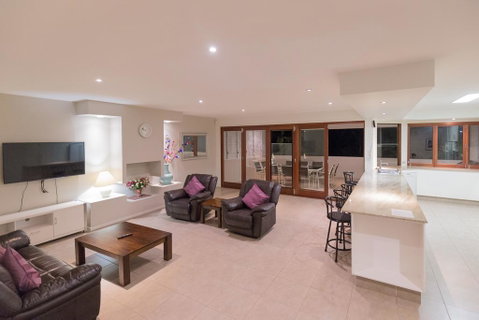 Spacious House In Heart Of Surfers Paradise - Accommodation Yamba 3