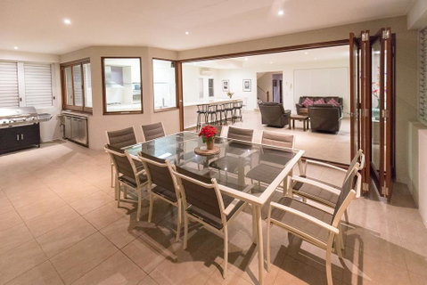Spacious House In Heart Of Surfers Paradise - Accommodation Yamba 1