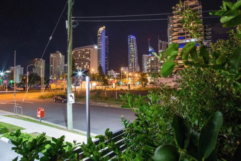 Spacious House In Heart Of Surfers Paradise - Accommodation Yamba 2