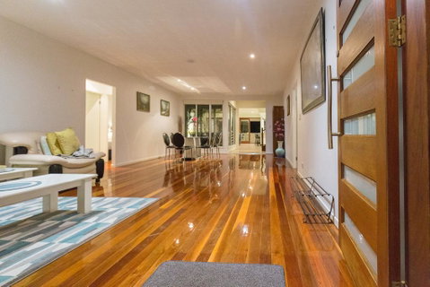 Spacious House In Heart Of Surfers Paradise - Accommodation Yamba 0