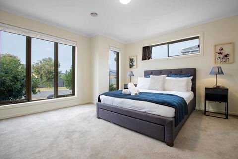 Spacious Lovely 5Beds Home@Point Cook - Accommodation Yamba 1