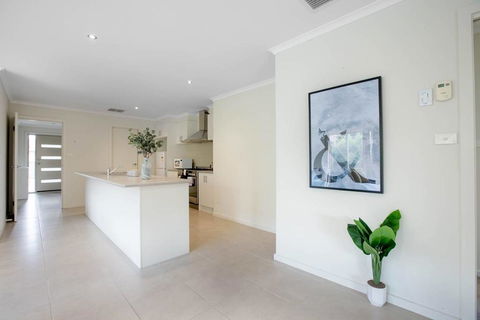 Spacious Lovely 5Beds Home@Point Cook - Accommodation Yamba 3