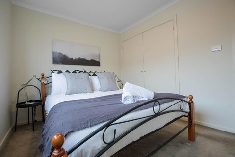 Spacious Lovely 5Beds Home@Point Cook - Accommodation Yamba 2