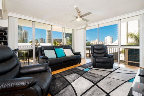 SPACIOUS RESORT STYLE APARTMENT And PARKING INC - Accommodation Yamba 2