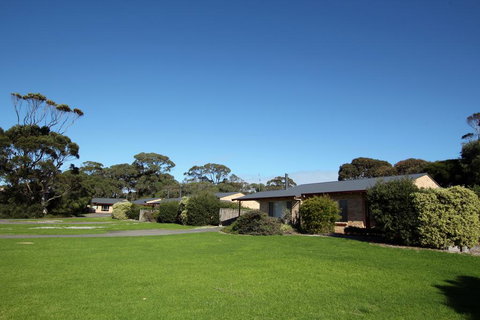 Spring Bay Villas - Accommodation Yamba 0