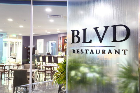 Springfield Lakes Boutique Hotel - Accommodation Yamba 3