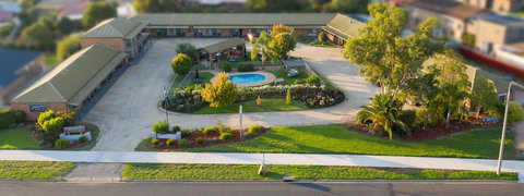 Statesman Motor Inn - Accommodation Yamba 0