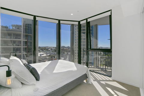 Stay In Style-Luxury CBD Apartment - Accommodation Yamba 2