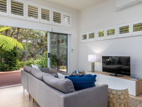 Studio By The Bay :: Jervis Bay Rentals - Accommodation Yamba 1