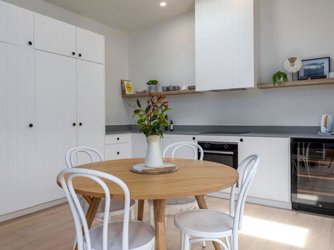 Studio By The Bay :: Jervis Bay Rentals - Accommodation Yamba 2