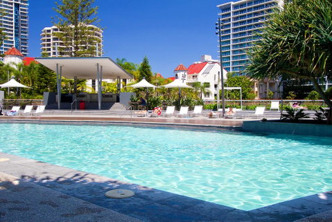 Stunning 4 Bedroom Sub Penthouse - Level 60 Q1 - Accommodation Yamba 2