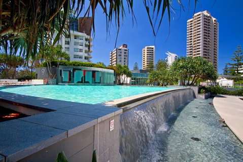 Stunning 4 Bedroom Sub Penthouse - Level 60 Q1 - Accommodation Yamba 3