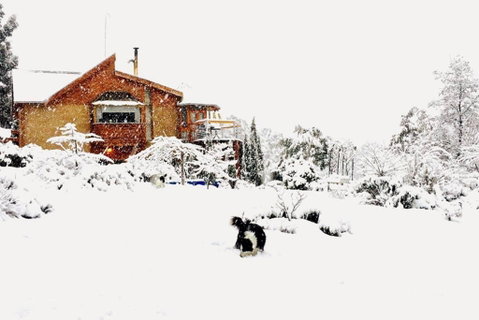 STUNNING HOME WITH AMAZING VIEWS - Just 20 Mins To The City And Only 10 To MONA! - Accommodation Yamba 0