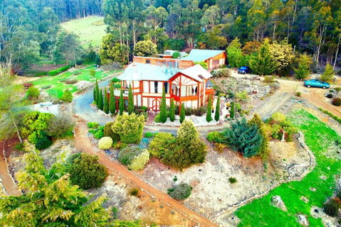 STUNNING HOME WITH AMAZING VIEWS - Just 20 Mins To The City And Only 10 To MONA! - Accommodation Yamba 2