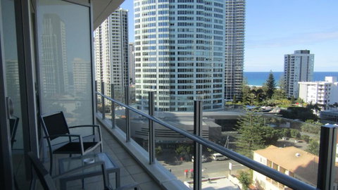 Stunning Surfers Paradise Apartment - Accommodation Yamba 3