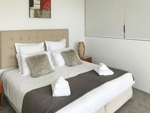 Stunning Views, Air On Broadbeach!Wine, Wifi, Parking - Accommodation Yamba 2