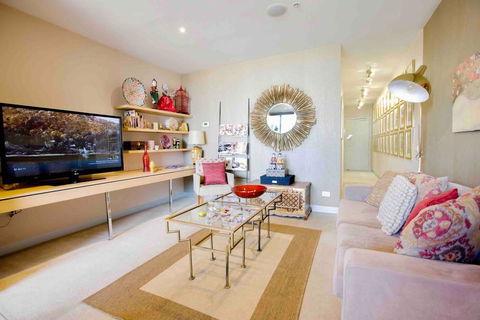 Stylish 1 Bedroom Apartment Amazing City Views - Accommodation Yamba 2