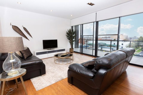 Stylish Inner City Penthouse Apartment - Accommodation Yamba 0