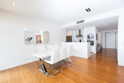 Stylish Inner City Penthouse Apartment - Accommodation Yamba 3