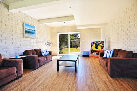 Summer Sands - Pet Friendly - Accommodation Yamba 2