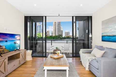 Sun Drenched Apartment In The Heart Of Surfers - Accommodation Yamba 2