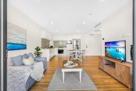 Sun Drenched Apartment In The Heart Of Surfers - Accommodation Yamba 0