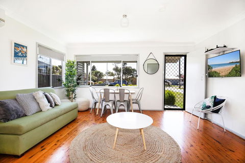 Sun Shack @ Culburra - Pet Friendly - 3 Mins To Beach - Accommodation Yamba 0